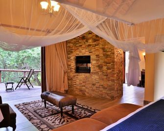 Shishangeni Main Lodge - Komatipoort - Schlafzimmer