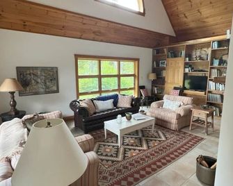 Ocean Front Down East Private Estate On 12 acres Private beach - Machias - Sala de estar