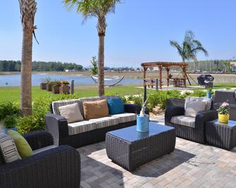 Holiday Inn Express & Suites Trinity - New Port Richey - Patio