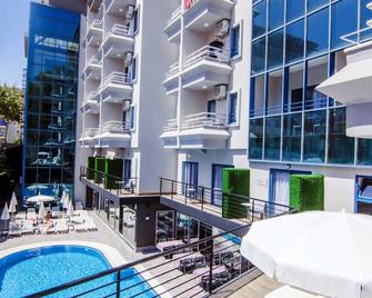 Ramira City Hotel - Adults Only - אלניה - בניין