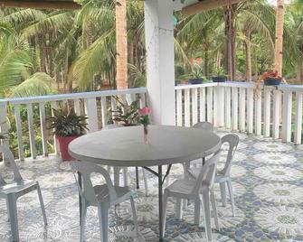 Lovely Beach House! Entire home - Macrohon - Patio