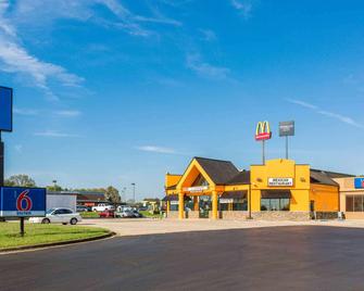 Motel 6 Clarksville, TN - Clarksville - Building