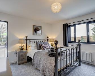 The Old Stable by Winterton Cottages - Hemsby - Bedroom