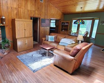 Cozy Retreat on Gypsy Cove! - Effingham - Wohnzimmer