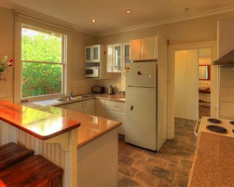 Grace's Spa Cottage - Smithton - Cocina
