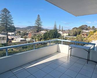 Beachview Apartment 1 - Bring your own linen - South West Rocks - Balkon