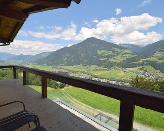 Superior Chalet Berggold - SKI in/SKI out, Sauna-Jacuzzi - by 'wachterhof' - Kaltenbach - Balcón