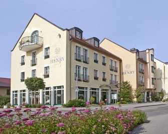 Hotel Henry - Erding - Building