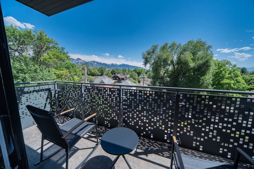 Sugarhouse! Mountain View 3br, 2ba Gym, Parking - סולט לייק סיטי - מרפסת