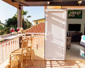 Casalina Garden 2 blocks to Palm Beach & Kitesurfing school - Noord - Balcón