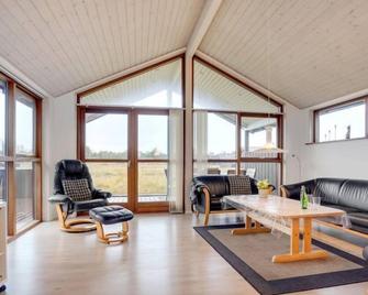 Holiday Home Finna - 1km from the sea in NW Jutland by Interhome - Hirtshals - Wohnzimmer
