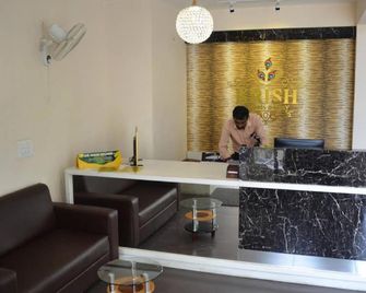 크리시 룸 & 스테이 - 신가페르말코일 - 프론트 데스크