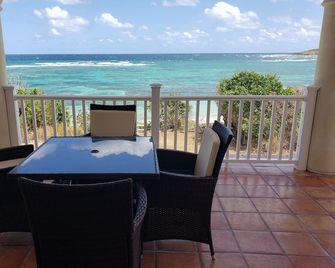 Another Day in Paradise, Luxury Villa on the Beach with private pool !! - Christiansted - Balcón
