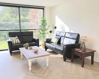 Beautiful modern house in Garderen on the Veluwe - Garderen - Living room