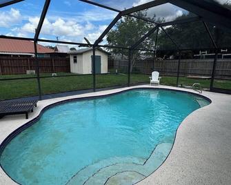 Cocoa Pool House Retreat - Port St. John - Pool
