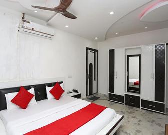 Hotel O Mani bhai patel - Kota - Bedroom