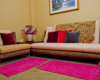 Port of Spain Sandy Guest Apartment - Arouca - Living room