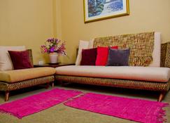 Port of Spain Sandy Guest Apartment - Arouca - Living room