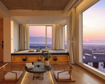 The Windyard Kazan Onsen Hotel-Private Hot Spring Bathtub close to South Gate of Dali Ancient Town - Free Pick-up from Airport & Railway Station for 3 Nights - Dali