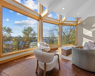 Waterfront Retreat Private Beach Dock Views - Hudson