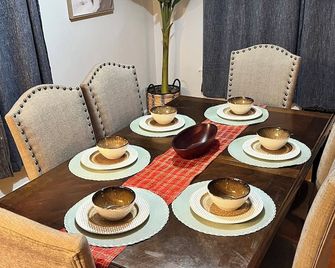 Ocean View Beach House, Sleeps 8 Coastal Luxe Seabreeze - Norfolk - Dining room