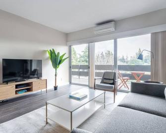 Airy Palo Alto 1BR w/ Pool, Fitness Center, nr. SU, by Blueground - Palo Alto - Sala de estar