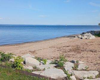 30' Carver Boat Docked at Menominee Marina in Historic Downtown Menomine MI. - Menominee - Playa