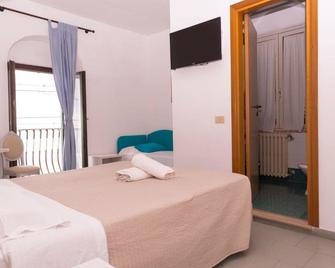 Hotel Villa A Mare - Rodi Garganico - Bedroom