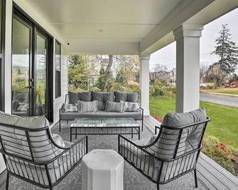 Grand Long Branch Home 1 Block to Beach! - Long Branch - Patio
