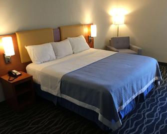 Days Inn & Suites by Wyndham Cincinnati North - Cincinnati - Bedroom