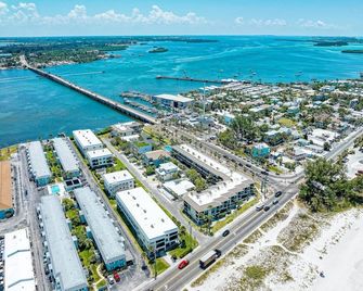 The Anna Maria Island Beach Sands 101 - Bradenton Beach