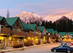 MountainView/Private Chalet/Sleep 7/5 min from Canmore/2min to Banff gate - Harvie Heights - Edificio