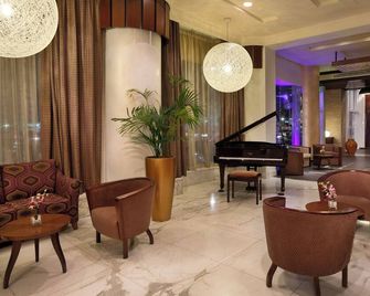 City Seasons Al Hamra Hotel - Abu Dhabi - Oleskelutila