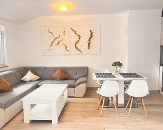 Dina Apartment - Novigrad - Wohnzimmer