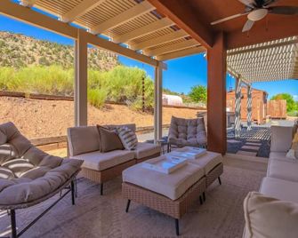 Retreat, Zion View, Hot Tub, Rv Parking, - Apple Valley - Patio