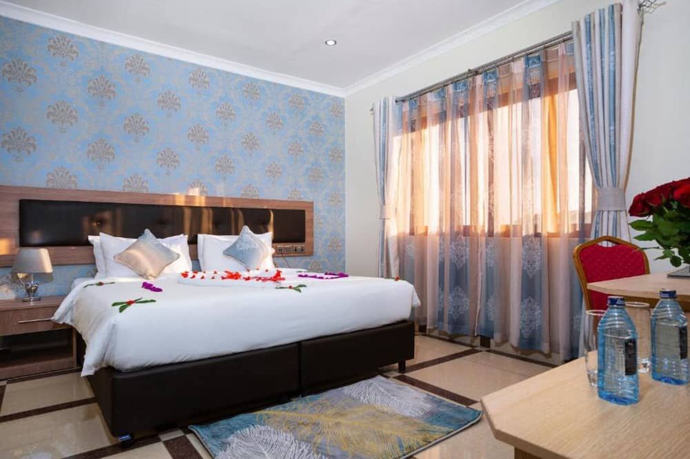 West Lerruat Hotel thumbnail 2