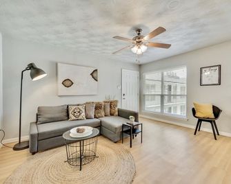 Global Cup The Dallas Vibe and Free Arboretum Tickets - Dallas - Sala de estar