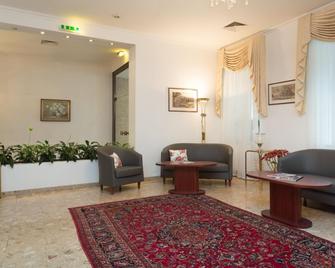 Tulip Inn Vienna Thueringer Hof - Viena - Vestíbul