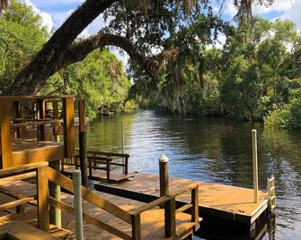 River House - Overlooking the Scenic Withlacoochee River - Sleeps 4. - Inglis