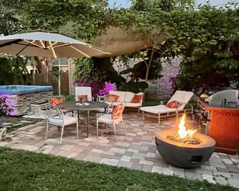 Close to beaches with hot tub and large garden - Sarasota - Innenhof