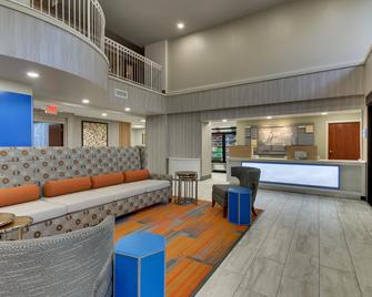 Holiday Inn Express & Suites Atlanta N-Perimeter Mall Area By IHG - Atlanta - Lobby