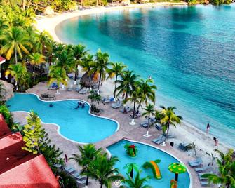 فانتاسي أيلاند بيتش ريزورت، دايف آند مارينا شامل جميع الخدمات - Coxen Hole - حوض السباحة