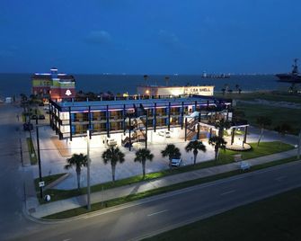 Hotel Deville - Corpus Christi - Building