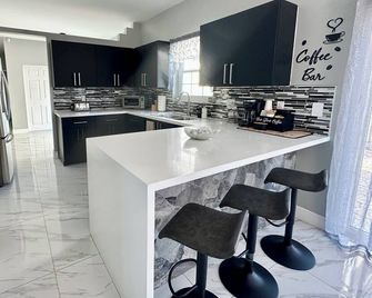 Paradise Miami Home - Cutler Bay - Cocina