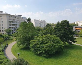 Appartement Résidentiel au Vert et au Frais - Монтіньї-ле-Бретонне - Вигляд зовні
