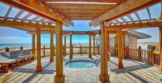 Pelican Beach Resort - Destin - Strand