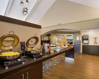 Modern Suite Close to Stickley Museum! Free Breakfast, Pet-friendly, Indoor Pool - Parsippany - Buffet