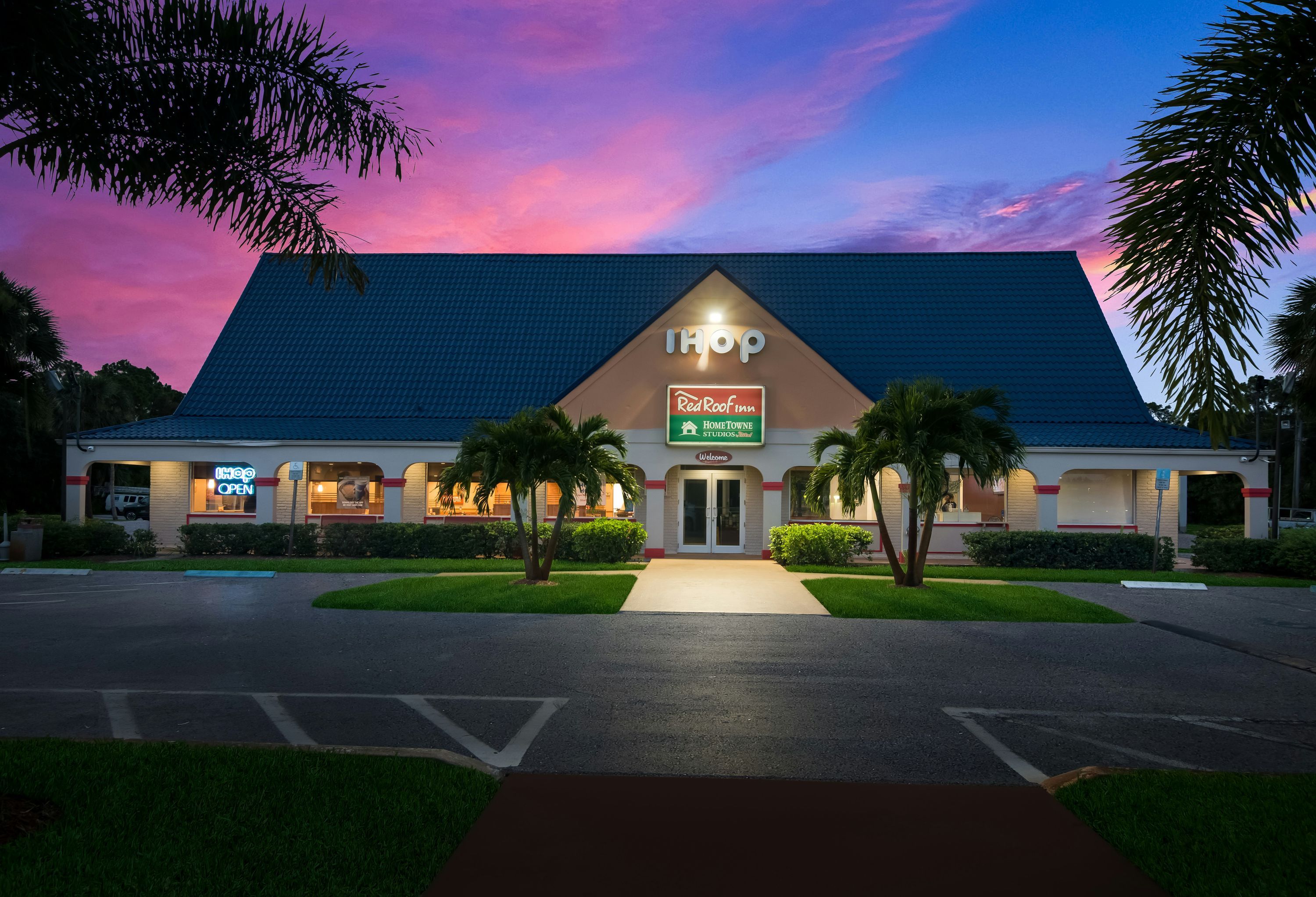 HomeTowne Studios by Red Roof Vero Beach - I-95 - וורו ביץ' - בניין