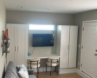 Cozy studio in phenomenal Los Angeles with WiFi, AC - Los Angeles
