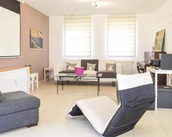 This beautiful vacation home in Walhain St. - Walhain - Sala de estar